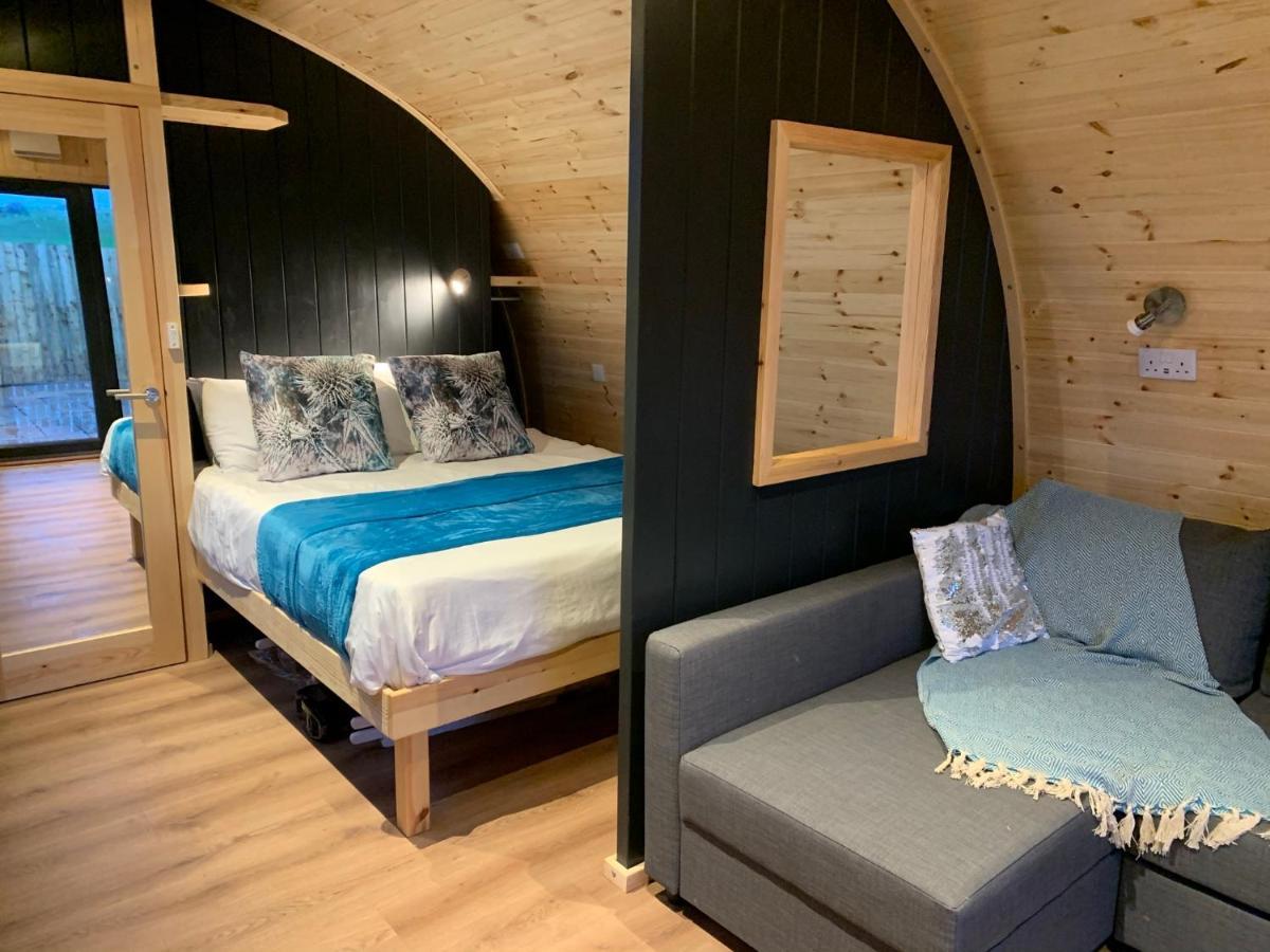 Thistle Pod Farm Stay With Hottub Sleeps 2 Galston (East Ayrshire) Exterior foto