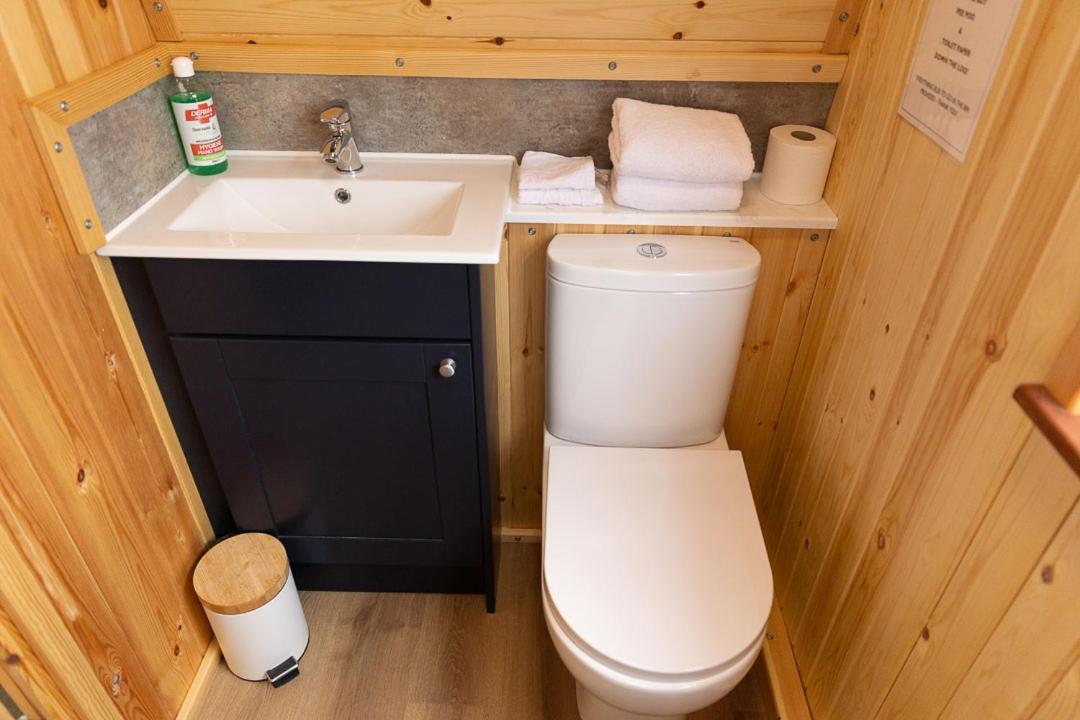 Thistle Pod Farm Stay With Hottub Sleeps 2 Galston (East Ayrshire) Exterior foto